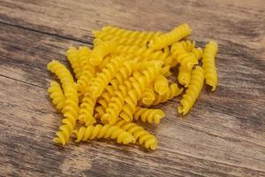 rauwe rauwe fusilly Italiaanse pasta foto