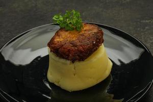 aardappelpuree met huisgemaakte kotelet foto