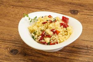 vegetarische uisine - couscous met groenten foto