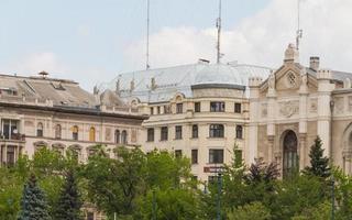 typische gebouwen 19e eeuw in de burchtwijk van buda in budapest foto