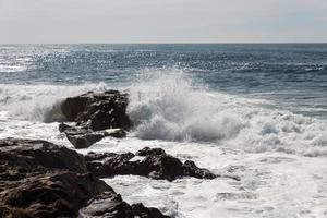 golven beuken over de Portugese kust foto