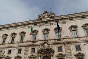 rome, het consulta-gebouw op het quirinale-plein. foto