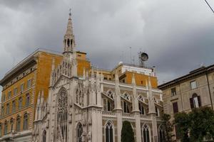 kerk van de maagd Maria op het fundament van de tempel van minerva - de enige gotische kerk in rome foto