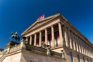 alte nationalgalerie op museumsinsel in berlijn, duitsland foto