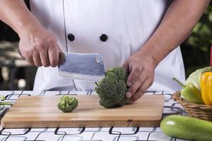 chef-kok broccoli snijden