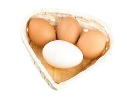 eieren geïsoleerd op een witte achtergrond foto