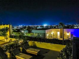 stadsgezicht caraïben oceaan strand nacht panorama uitzicht playa del carmen. foto