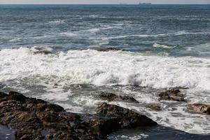 golven beuken over de Portugese kust foto