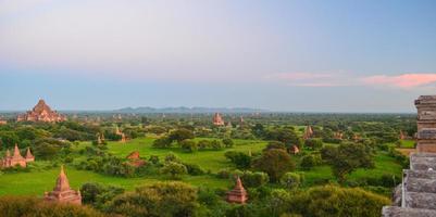 zee van pagode in bagan, myanmar foto