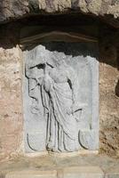 sculptuur in het kasteel van Bodrum, Mugla, Turkije foto