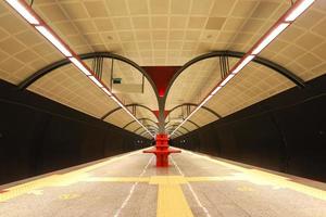 binnenkant van een metrostation foto