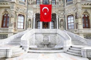 kucuksu paleis in de stad istanbul, turkije foto