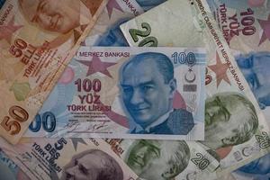 verschillende bankbiljetten van de Turkse lira foto