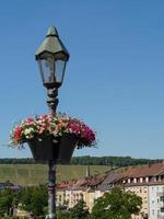 de stad würzburg aan de rivier de Main foto