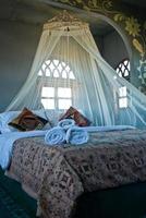 romantische slaapkamer. interieur slaapkamerinrichting in Thaise stijl