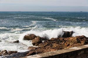 golven beuken over de Portugese kust foto