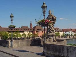 de stad würzburg aan de rivier de Main foto