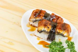 unagi sushi set of paling sushi, japans eten stijl. foto