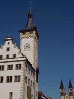 de stad würzburg aan de rivier de Main foto