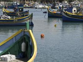 haven van marsaxlokk op het eiland malta foto