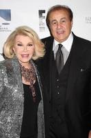 los angeles, 19 sep - joan rivers, larry thompson bij de heller awards 2013 in het beverly hilton hotel op 19 september 2013 in beverly hills, ca foto