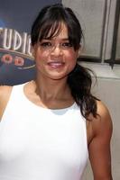 los angeles, 23 juni - michelle rodriguez op het fast and furious, supercharged ride-persevenement in de universele studio's op 23 juni 2015 in universele stad, ca. foto