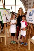 los angeles, 20 nov - fergie, stacey ferguson bij de lancering van het unilever-project zonlicht op universele kinderdag in zonnestudio's op 20 november 2013 in glendale, ca foto