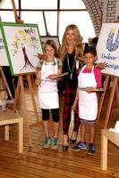 los angeles, 20 nov - fergie, stacey ferguson bij de lancering van het unilever-project zonlicht op universele kinderdag in zonnestudio's op 20 november 2013 in glendale, ca foto