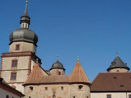 de stad würzburg aan de rivier de Main foto