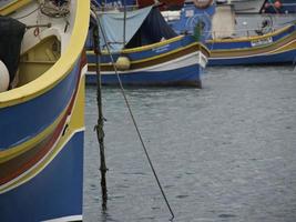 haven van marsaxlokk op het eiland malta foto