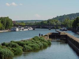 de stad würzburg aan de rivier de Main foto