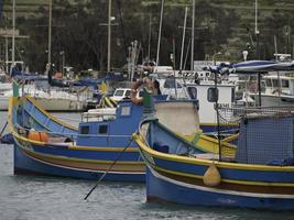 haven van marsaxlokk op het eiland malta foto