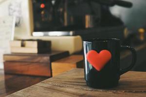 vintage kleurtoon: kopje koffie in de coffeeshop foto