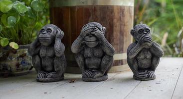 de drie wijze aap drie mystieke apen zie geen kwaad hoor geen kwaad spreek geen kwaad foto