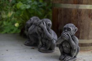 de drie wijze aap drie mystieke apen zie geen kwaad hoor geen kwaad spreek geen kwaad foto