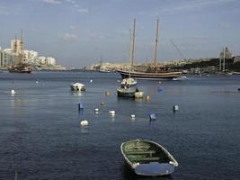 de stad valetta op het eiland malta foto