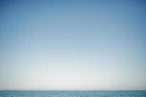 fantastische foto van kalme blauwe turquoise zee.