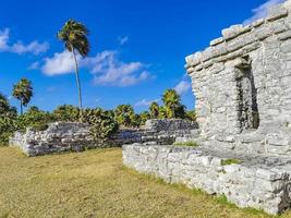 oude tulum ruïnes Maya site tempel piramides artefacten zeegezicht mexico. foto