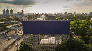 billboard verkeersbord op de snelweg foto