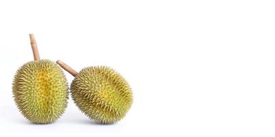 durian als een koning van fruit in thailand. het heeft een sterke geur en een doorn bedekte schil. foto