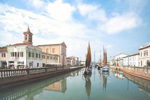 de oude kanaalhaven in cesenatico foto