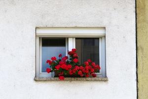 klein raam in de grote stad foto