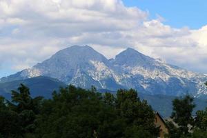 de alpen zijn een hoge en lange bergketen in europa foto