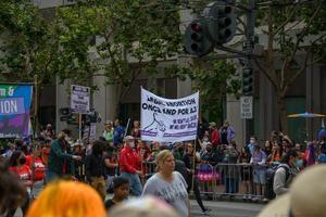 san francisco, ca, usa - 22 juni 2022, pride parade, groep vraagt om veilige abortussen voor iedereen foto