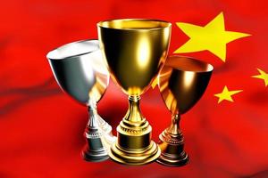 3D-afbeelding van een kopje gouden, zilveren en bronzen winnaars op de achtergrond van de nationale vlag van china. 3D-visualisatie van een prijs voor sportieve prestaties foto