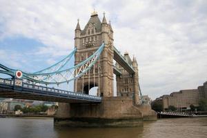 uitzicht op de torenbrug in londen foto