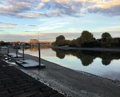 uitzicht op de rivier de Theems bij Hammersmith Bridge foto