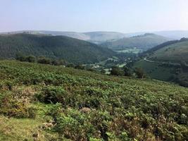 uitzicht op het Welshe platteland inear llangollen bij de hoefijzerpas foto