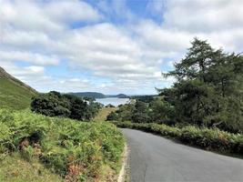 uitzicht op het meer ullswater in het merengebied foto