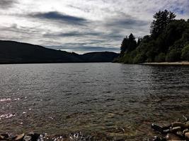 uitzicht op het meer vyrnwy in midden wales foto